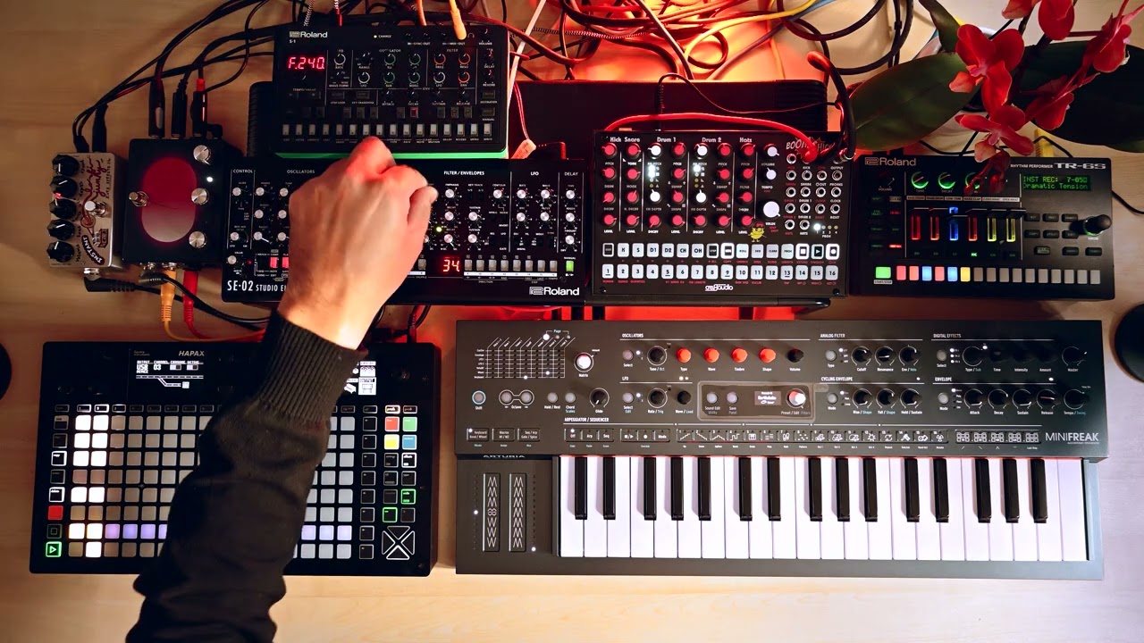 Exit Earth 🌍 (Roland SE-02 // S-1 // TR-6S // Cre8audio Boom Chick // Arturia Minifreak // Hapax)