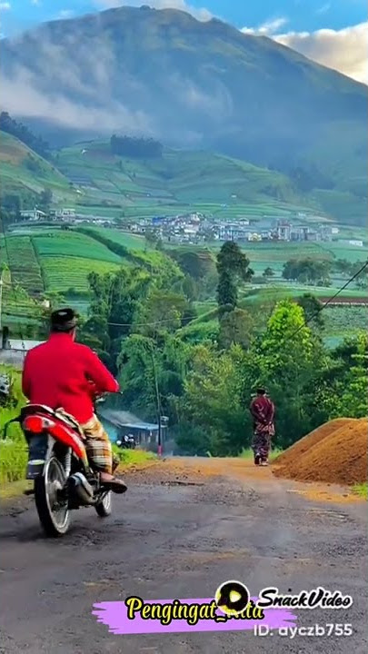 SEMAKIN BERTAMBAH USIA, SEMAKIN TUNDUK KEPADA ALLOH SWT