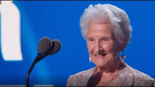 Ángela Álvarez A Sus 95 Años Ganadora Del Latin Grammy 2022.