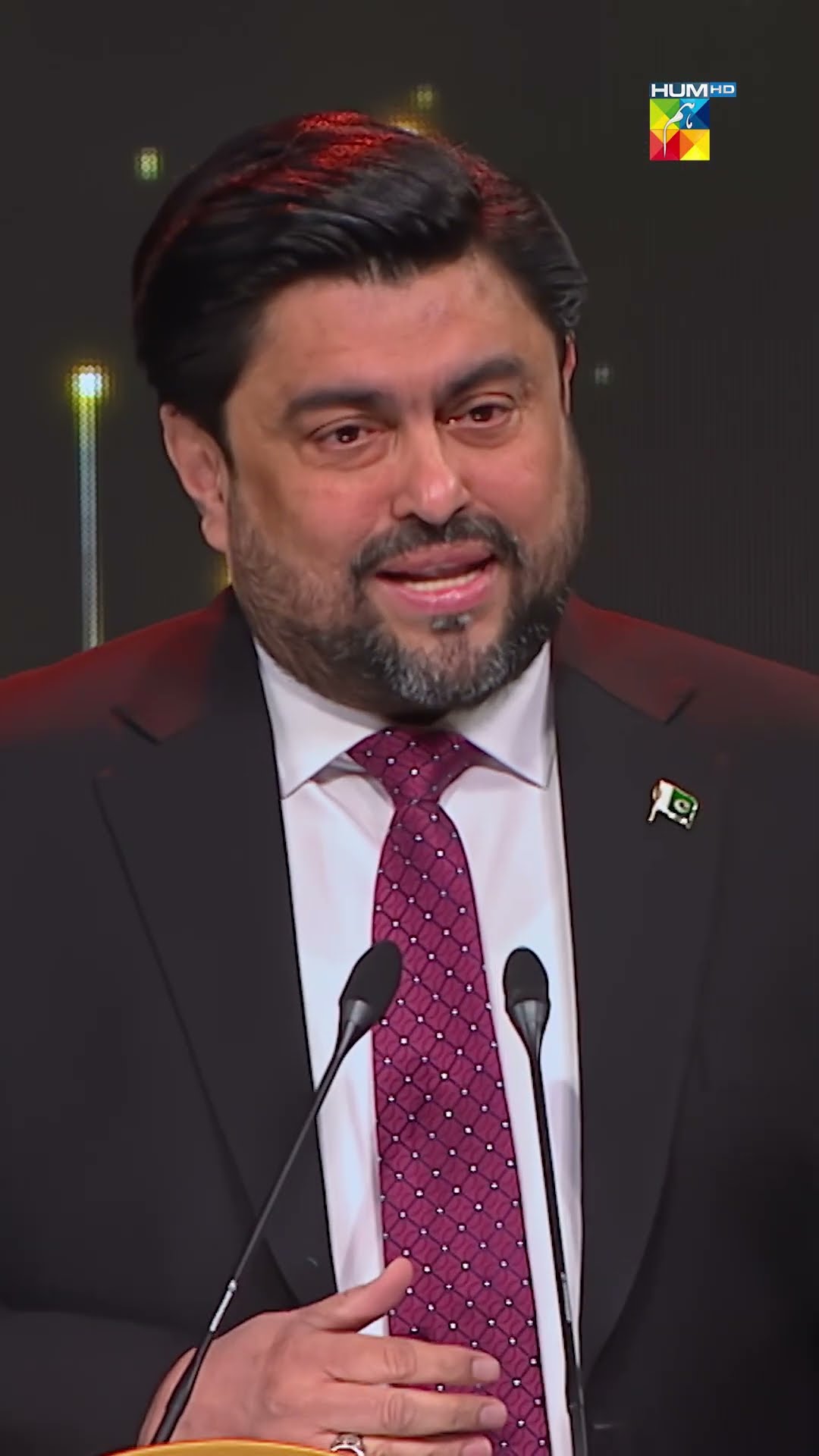 Governor Kamran Tessori welcomes and addresses the attendees at the HUM 20 years of magic