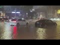 ((폭우로 침수된도로)) 순식간에 차들이 물에 잠긴도로상황 (이수역 부근)