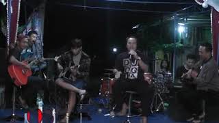 Badut (Acoustic) - Iwan Fals (cover by. Pesawat Tempur) voc. Doro Lentera Panuluh