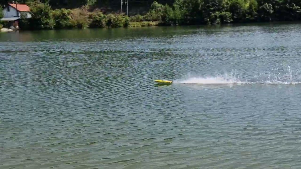 Volantex v792-4 on choppy watter