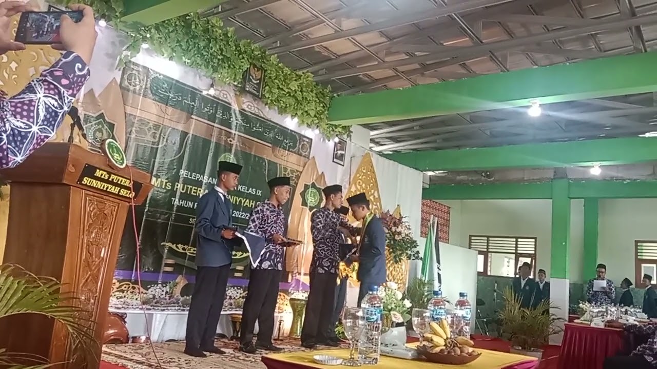 Pelepasan Siswa kelas IX B Mts Putera Sunniyyah Selo TP 2022/2023.