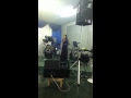 Sayuri louvando, Assembleia de Deus de Ueda.