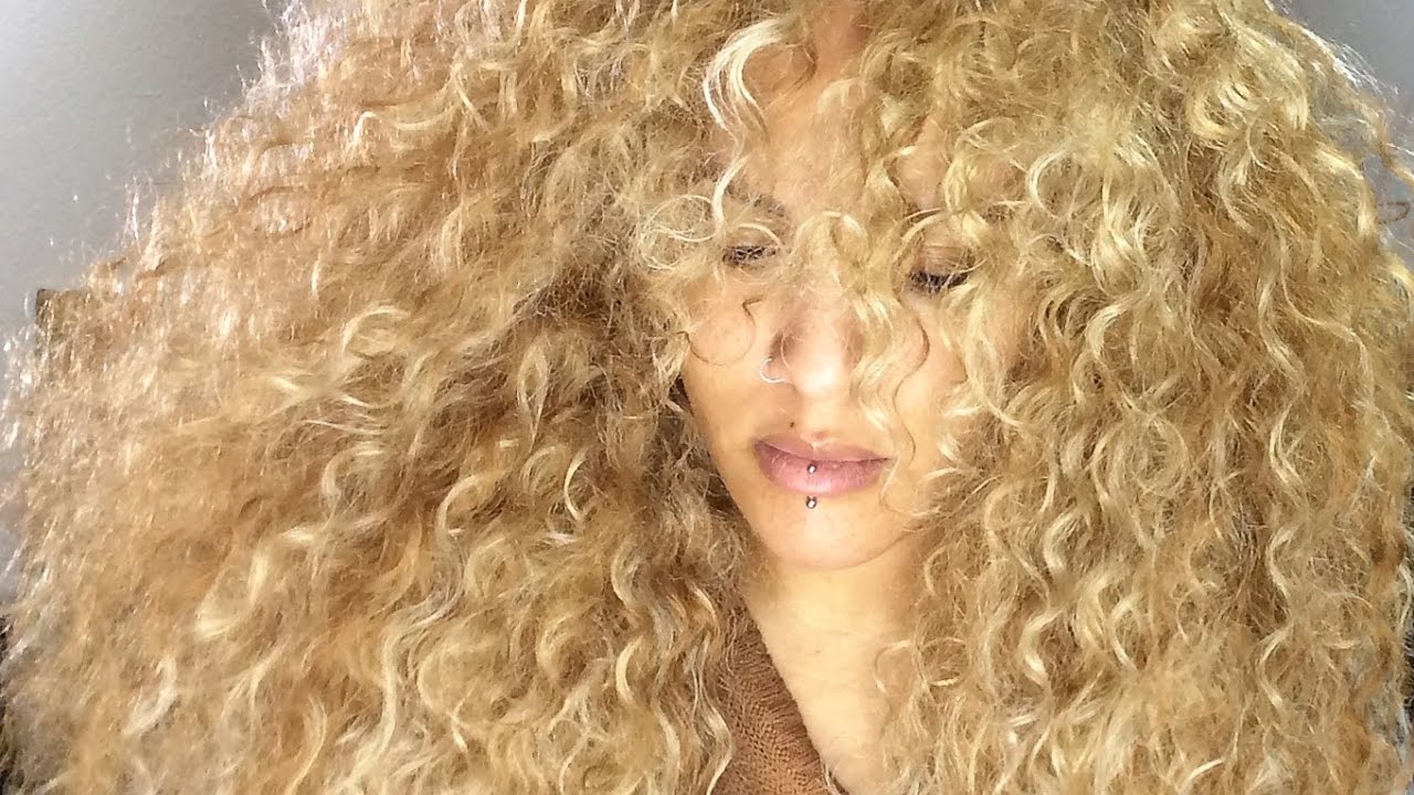 How to Achieve the Perfect French Curly Blonde Hair Look - wide 6