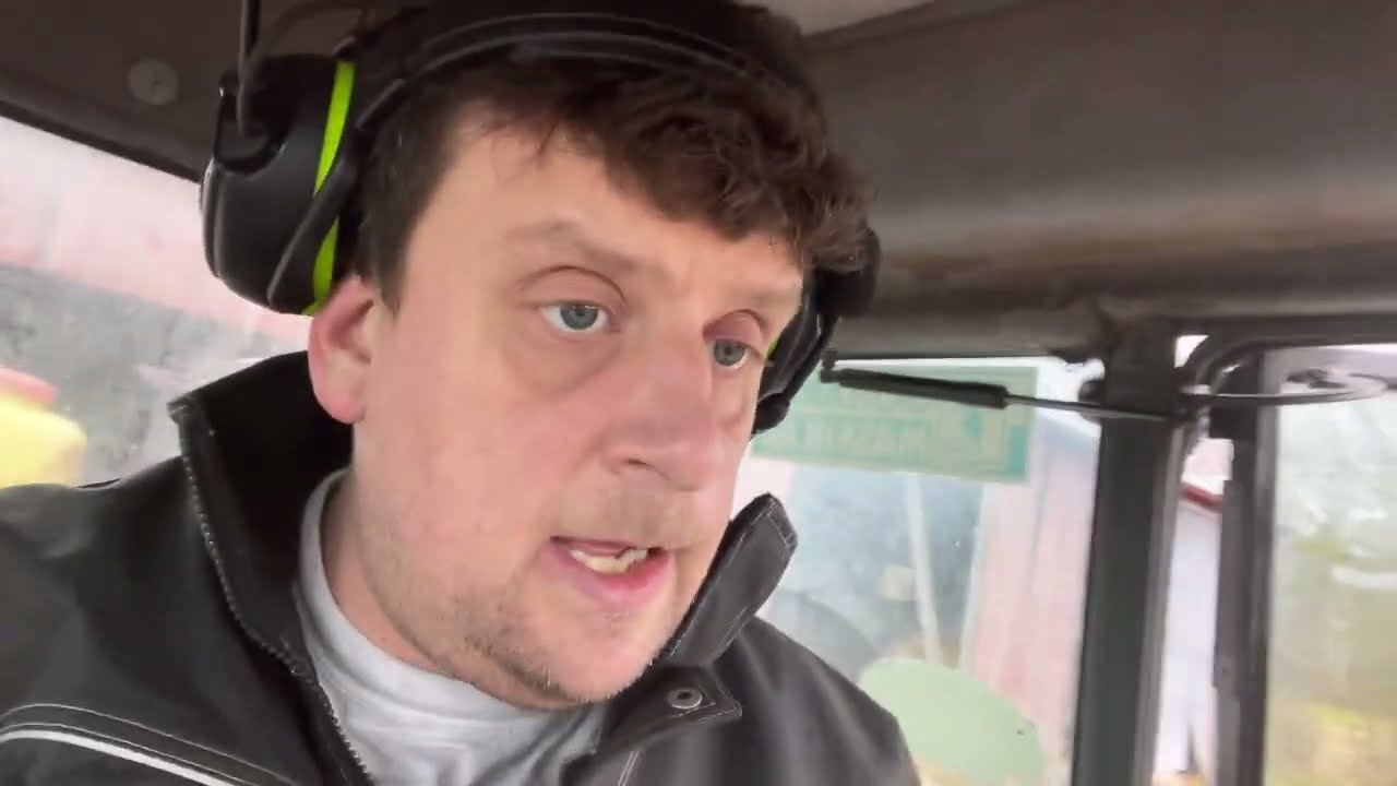 Kör foder och grejar med huggarvagnen