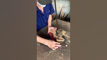 How to-Building removes excess wood with crude iron wire to easily create the shape #shorts