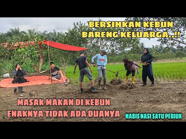 BERSIHKAN KEBUN BARENG KELUARGA||HABIS NASI SEPERIUK!!KULINER IKAN KHAS UPIK class=