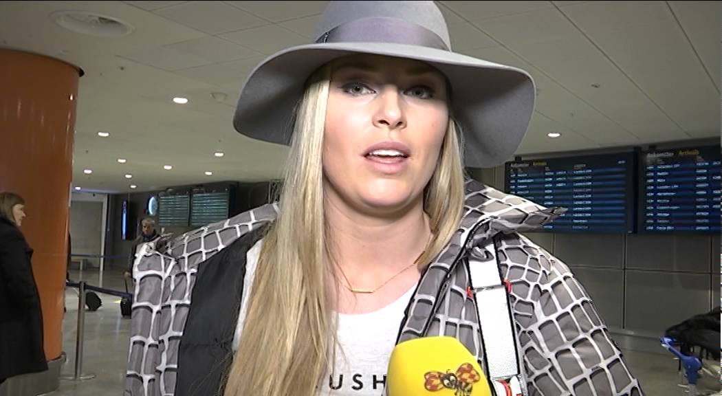 Här anländer Lindsey Vonn i Stockholm: 