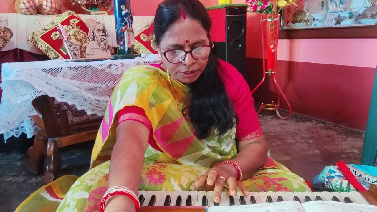 একটা গান লিখো আমার জন্য 🎙️🎙️প্রতিমা বন্দ্যোপাধ্যায়ের গান একটু গাইবার চেষ্টা করলাম।