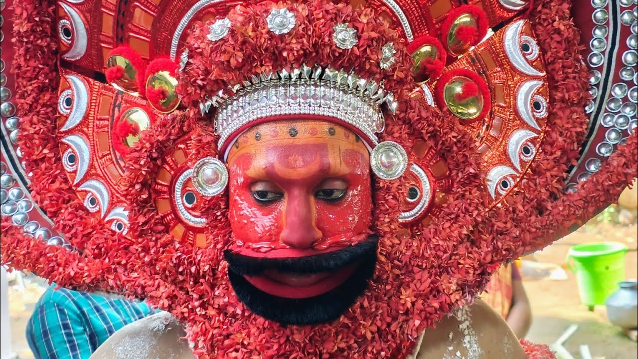 ദൈവം കതിവനൂർ വീരൻ തിടങ്ങൽ തോറ്റം പറവൂർ കണ്ടങ്കോൽ തറവാട് ശ്രീ കതിവനൂർ വീരൻ ദേവസ്ഥാനം