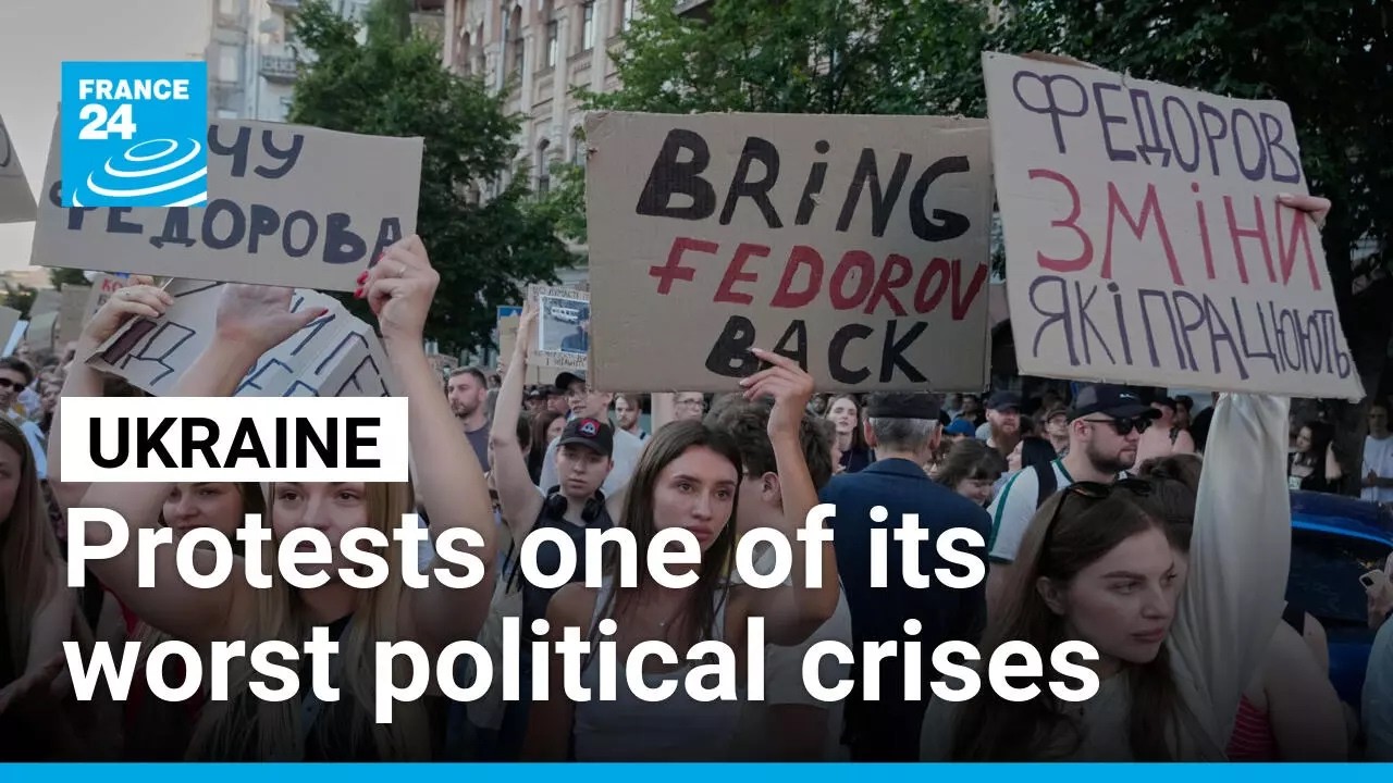Ukraine plunges into political crisis as anger over defence minister's dismissal grows • FRANCE 24