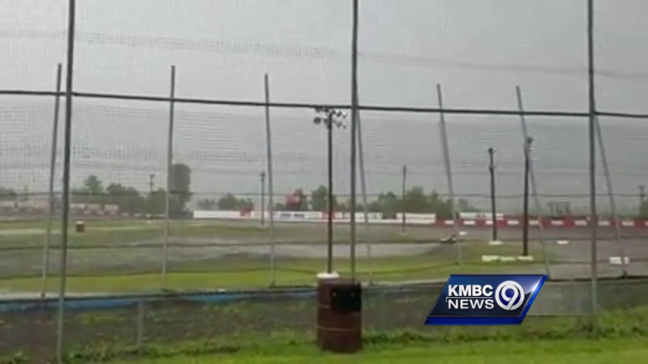 Incredible lightning strike captured on camera in Kansas City, Kansas