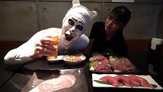 ちいかわさん、肉寿司で豪遊する