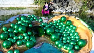 😱😱The girl discovered a giant clam, embedded with countless beautiful and charming green pearls