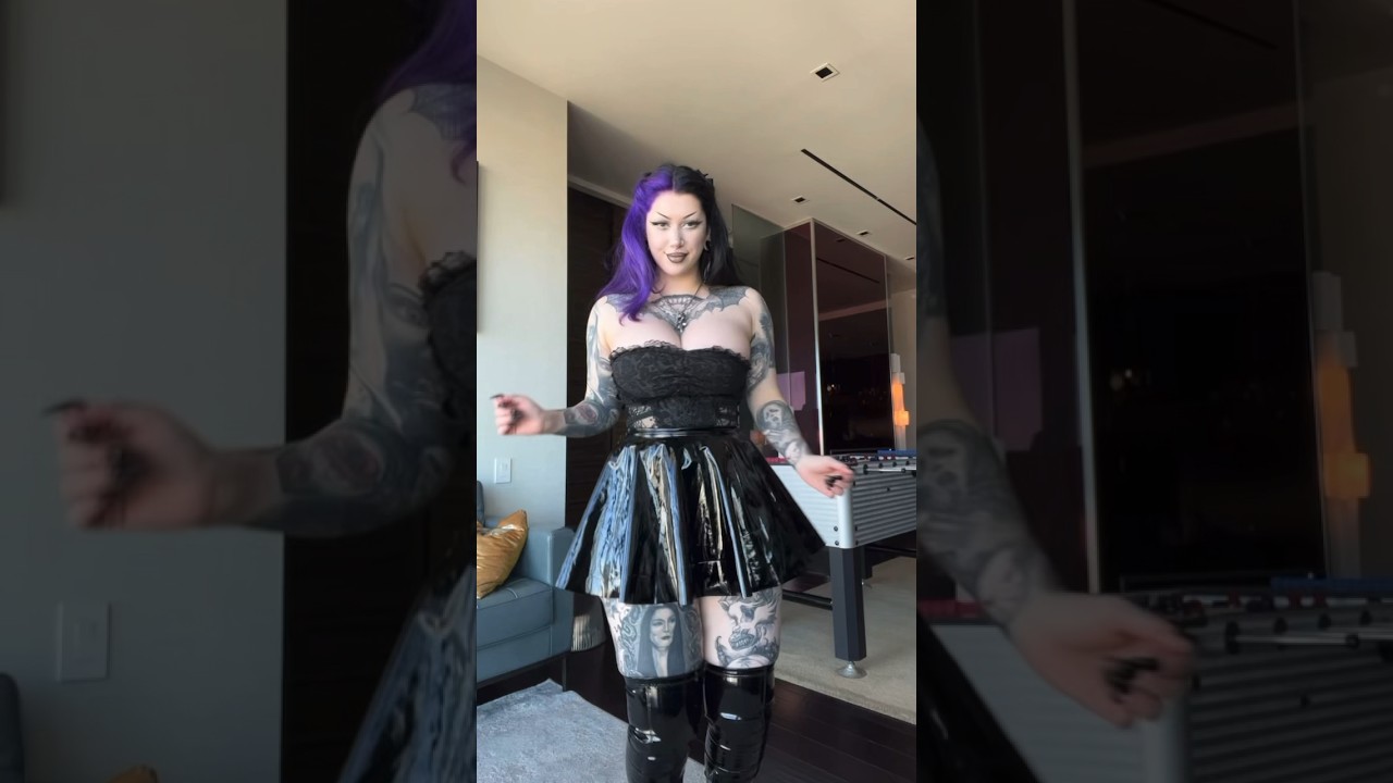 My top was holding on for dear life💀💀💀#gothicstyle #corsets #tattooed