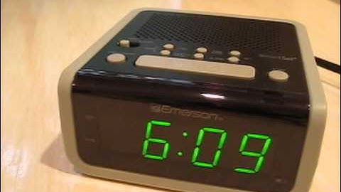 Emerson Smartset Clock