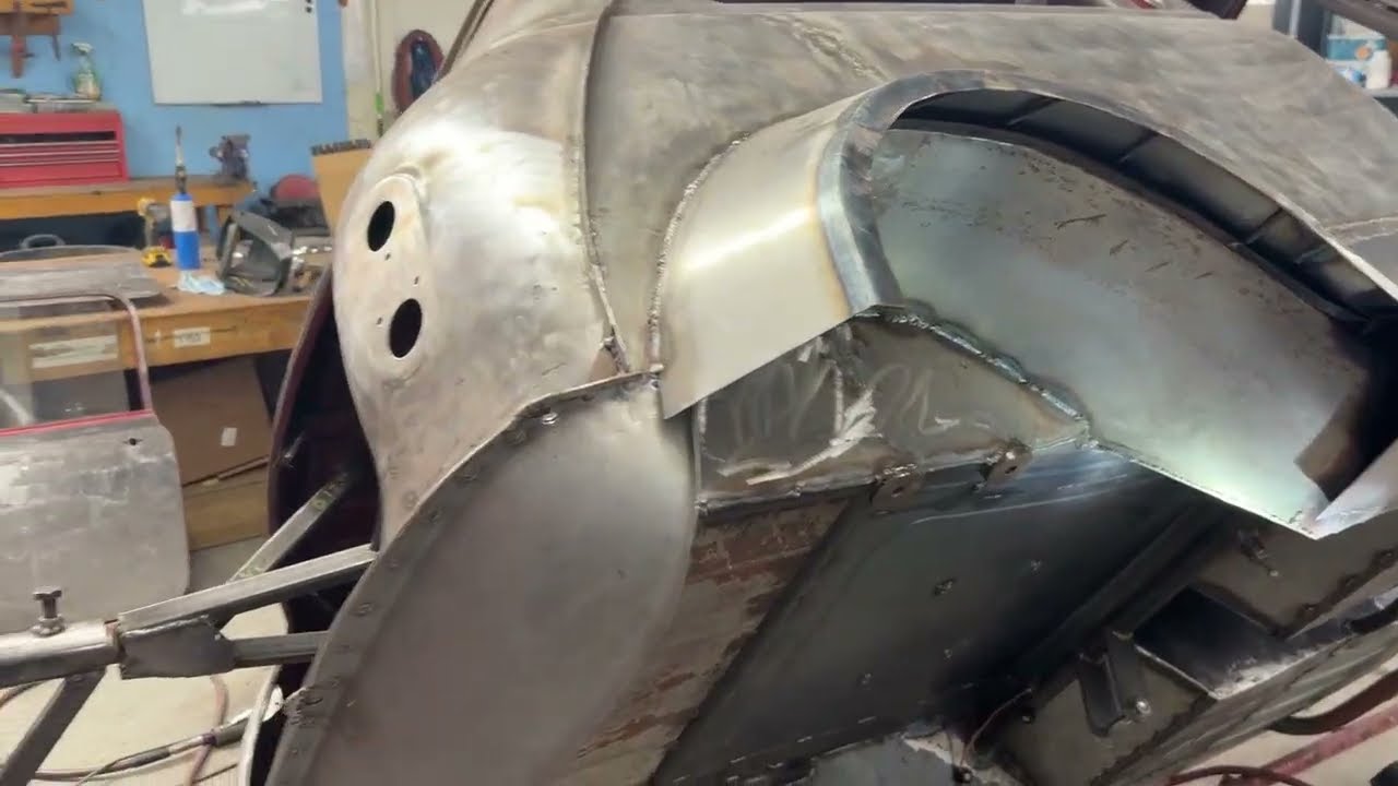 Формирование и сварка отверстия для толкателя задней консольной подвески / Mini Cooper