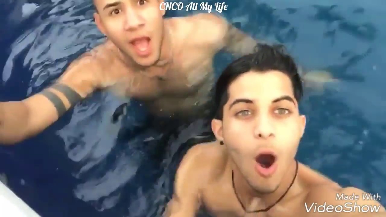 Zabdiel molesta a Joel mientras canta 😂😂 - CNCO