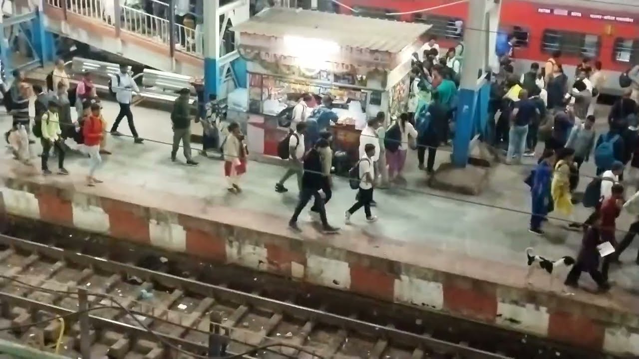 Holi Rush at Patna Junction  #IndianRailwan #railway #holi #BiharHoli #Vira video #TravelIndia