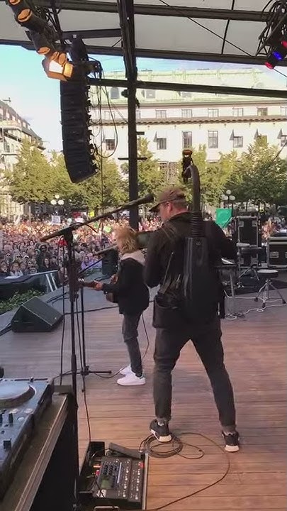 what-does-60k-people-look-and-sound-like-youtube
