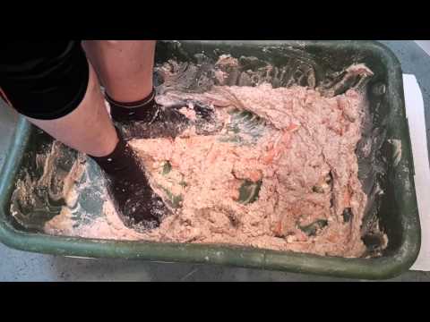 -Zertreten von Käse und Wurst 2/4