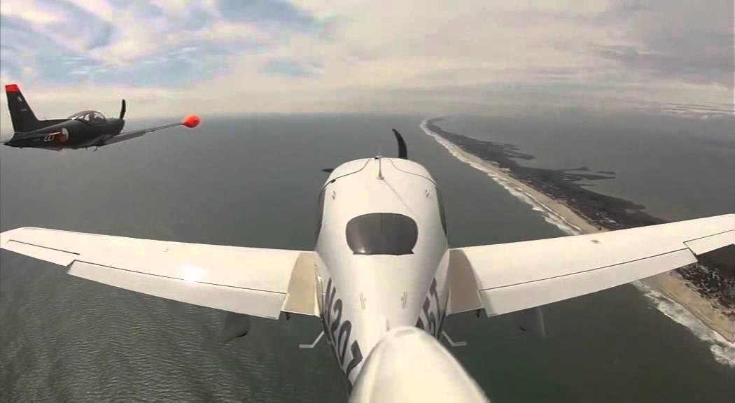 Seaplanes, Marchetti SF260, Cirrus SR20 flying around