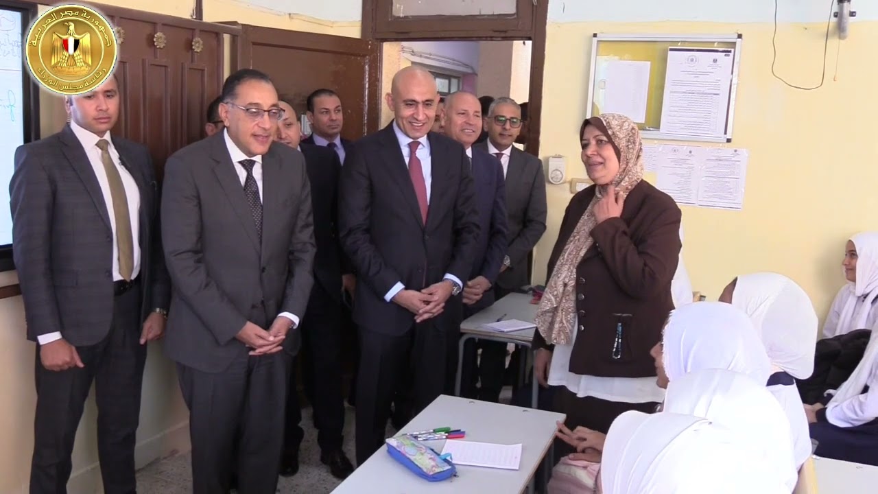 رئيس الوزراء يتفقد مدرسة العهد الجديد الثانوية بنات بمدينة السلام