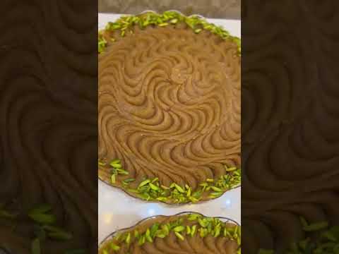 من اشهر الحلويات الي اسويها الخبيصه الي على طريقتي تتميز بقوام ناعم وغنيه بلهيل وزعفران وماء الورد