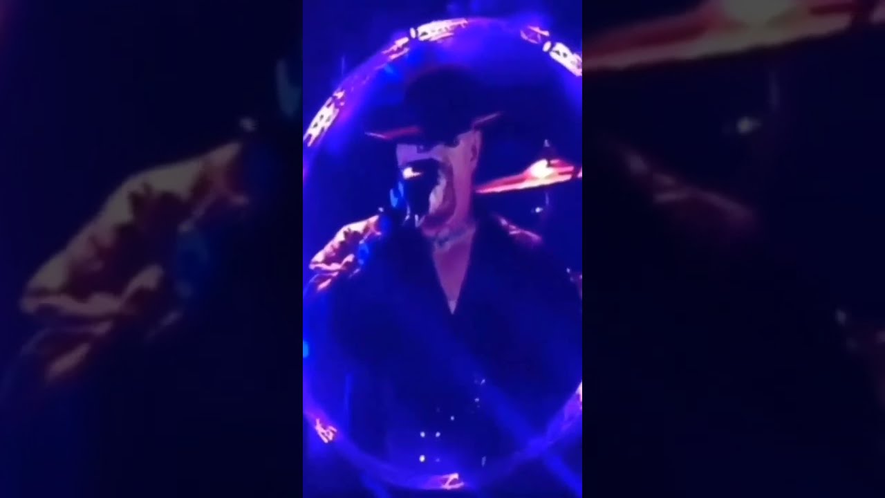 The Undertaker aparece en Arabia Saudí para presentar a Pitbull en concierto | VIRAL