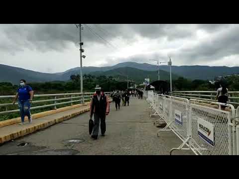 #frontera | Cientos de personas cruzan el tramo binacional a través del puente Simón Bolívar