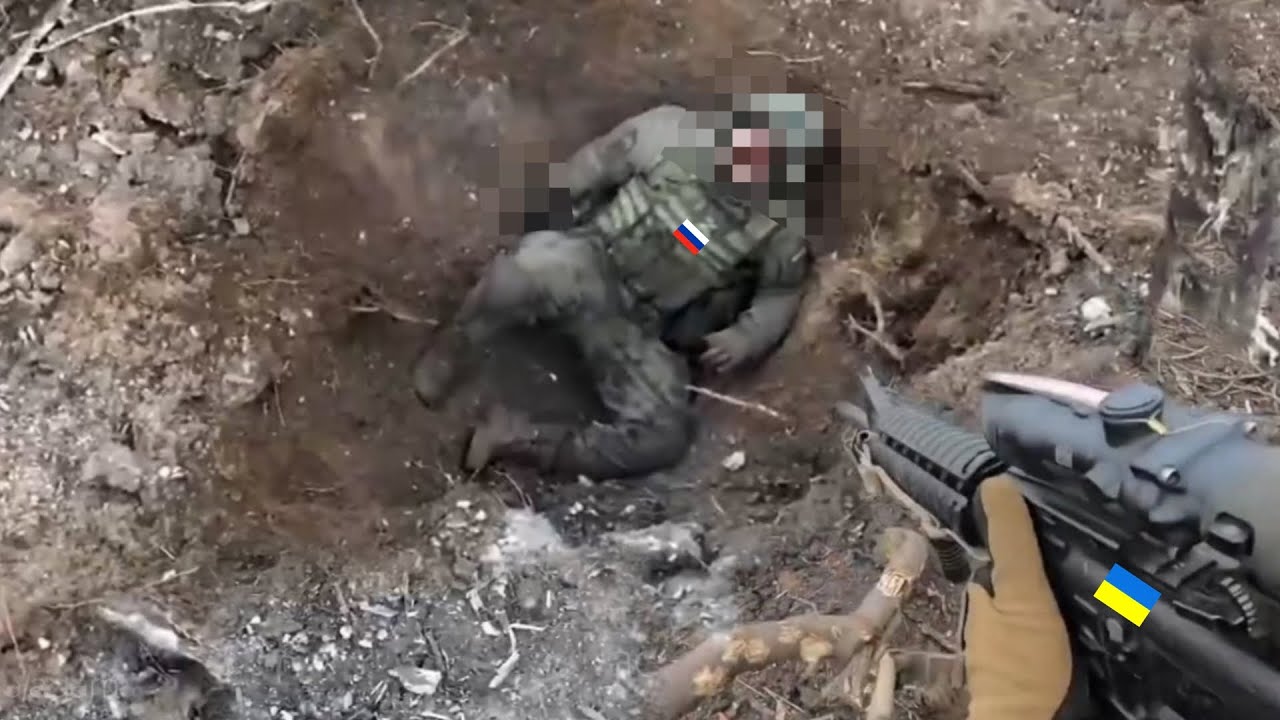 Horrible footage! Ukraine brutally kill Russian fleeing in trenches ...