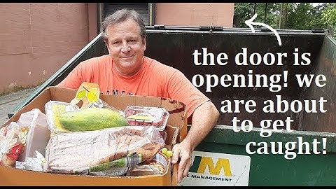 DUMPSTER DIVING AT ALDI ~ WE WERE CAUGHT TWICE!! BUT WE STILL GOT ALL WE NEEDED! #HOWTOSAVEONFOOD