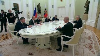 Встреча с лидерами парламентских фракций (19.03.2024)