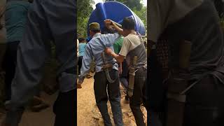 Huấn hoa hồng điều 500 anh em vận chuyển bình nước khổng lồ #xuhuongyoutube ￼