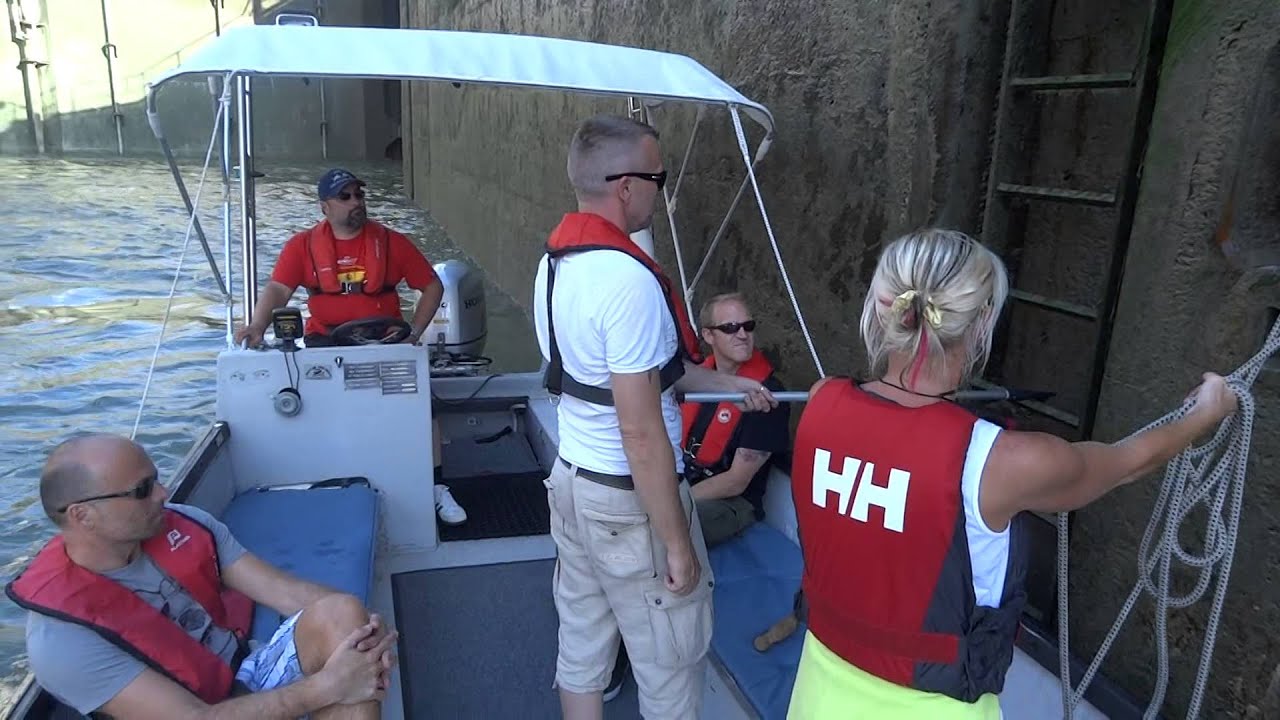 Praxisausbildung Schleusenfahrt mit der Motorbootschule Hell
