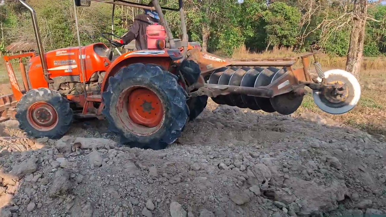 รีวิวรถไถตัดยอดกองดิน โดยอาจารย์กี้ #ศรีสะเกษแม็คโครซิ่ง 