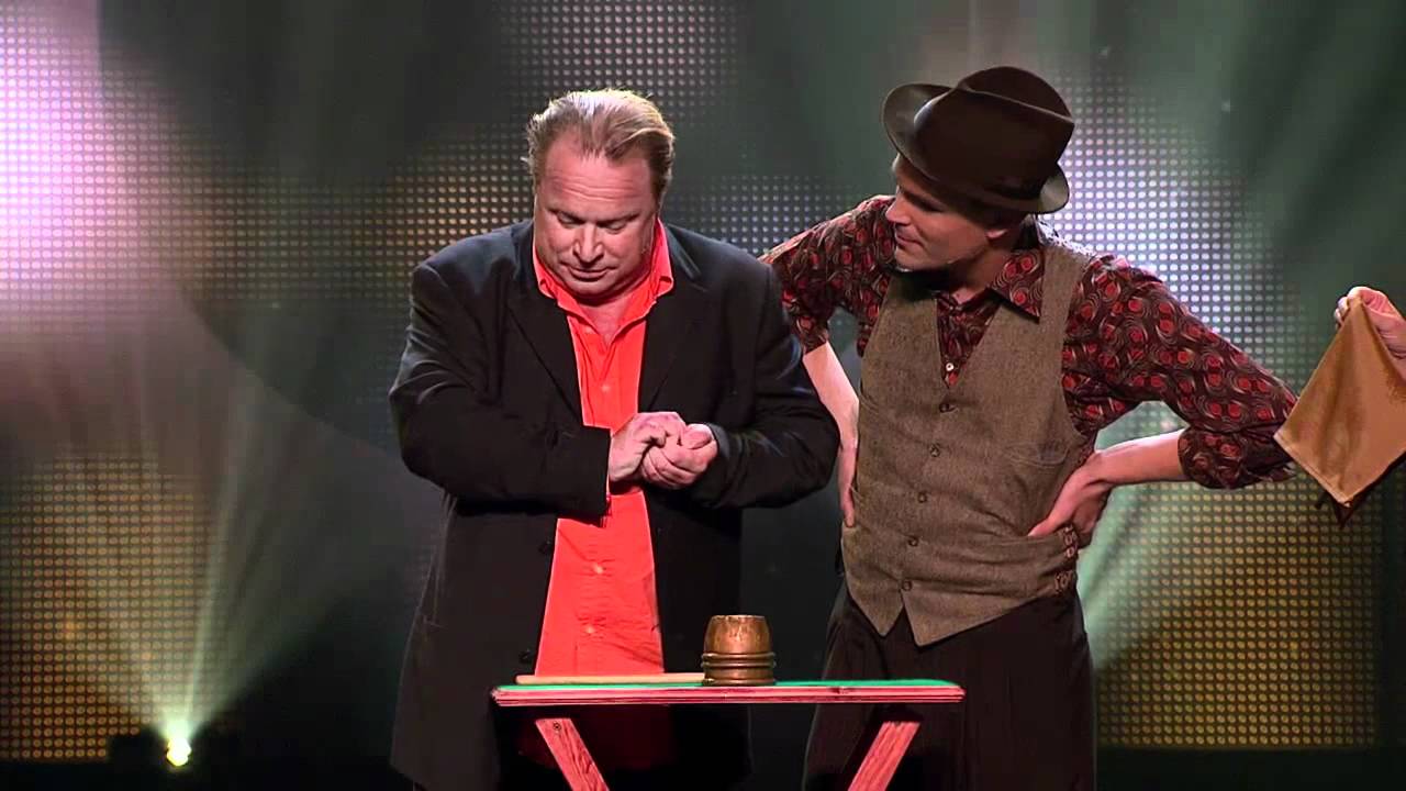 Helt Magiskt - Charlie Caper och Claes Malmberg - Den magiska nöten