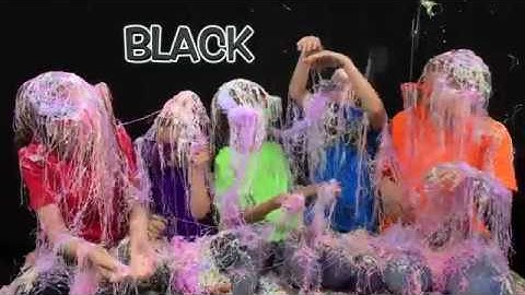 Learn English Colors! Rainbow Silly Spray with Sign Post Kids!