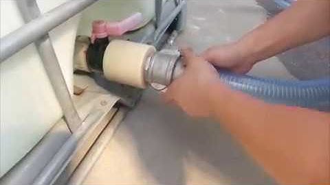 Unloading of plastic IBC with 1000L liner in China