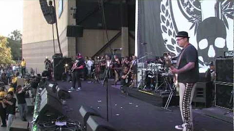 Sublime with Rome - "Santeria" live at Smoke Out Fest 2009