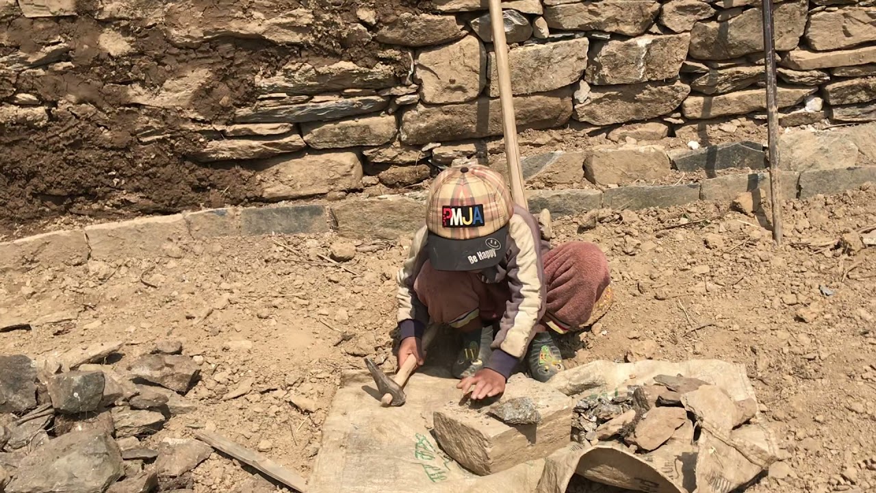 Little boy doing hard work 💪🏿💪🏿