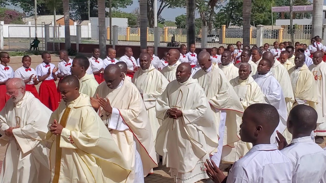 MAANDAMANO YA MISA TAKATIFU YA NADHIRI ZA KWANZA KWA MASISTA 5 WA MISERICORDIA WA VERONA DODOMA.