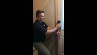 Your smart door lock is not working. First HOW TO HAND the Weiser / kwikset smart lock