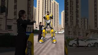 Le Copain Se Transforme En Transformers Bumblebee.