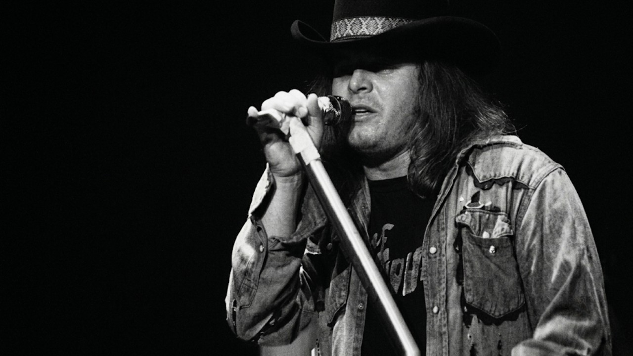 Παρακολούθηση Ronnie Van Zant at His Peak | Cry for The Bad Man - Live '76 στο YouTube Παρακολούθηση Ronnie Van Zant at His Peak | Cry for The Bad Man - Live '76 στο YouTube