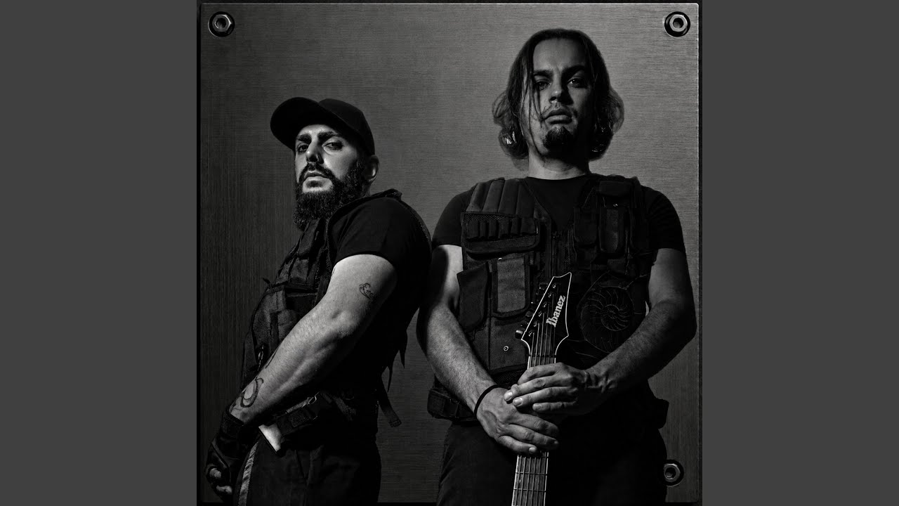 Guarda Pyramide (Live session) su YouTube Guarda Pyramide (Live session) su YouTube