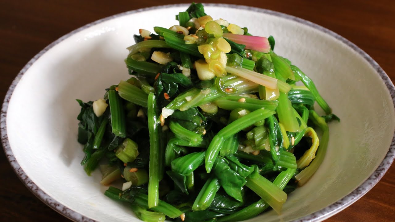Korean spinach side dish (Sigeumchinamul: )
