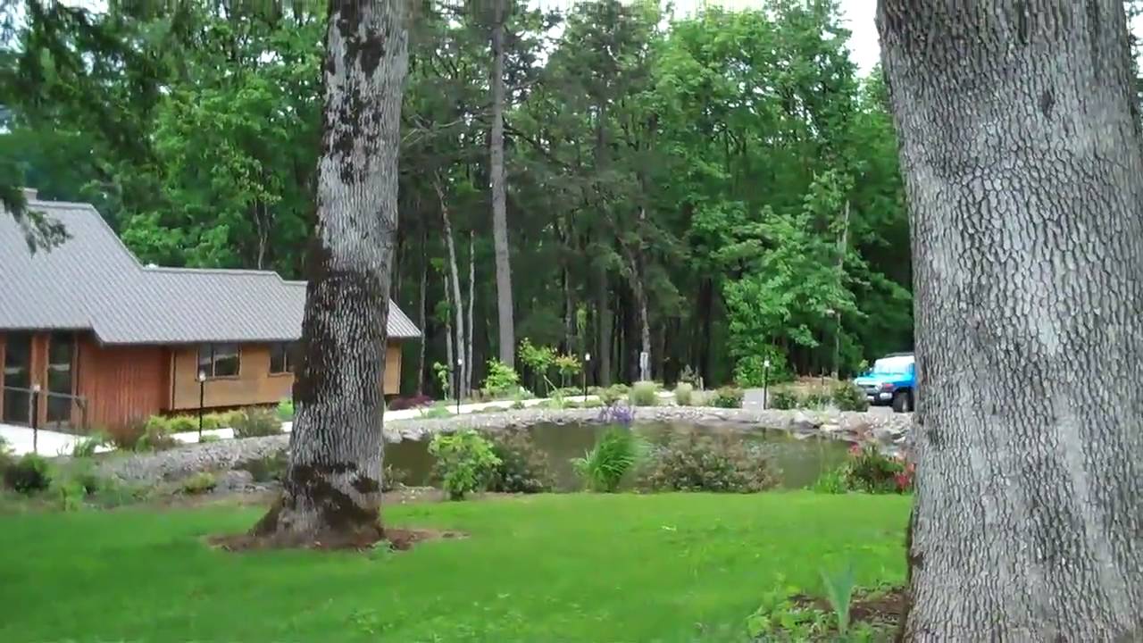 A Wine to Die For visits Vista Hills Vineyard in Dundee Hills, Oregon